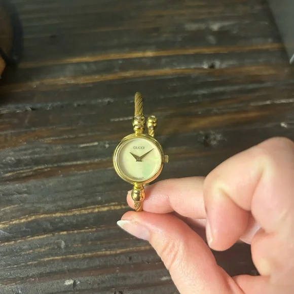 Gucci vintage women's watch wrap cable band with pearl face
In working order! - Picture 6 of 8